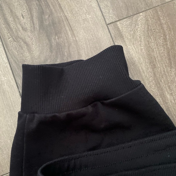 MENS COLUMBIA PANTS WITH POCKETS. BLACK. CUFF ANKLE AND DRAW STRING - Picture 2 of 8